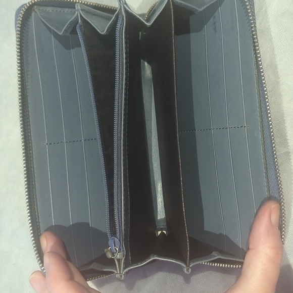 Authentic Gucci Guccissima Studded Wallet – Gunmetal Gray leather Patent - Picture 7 of 14